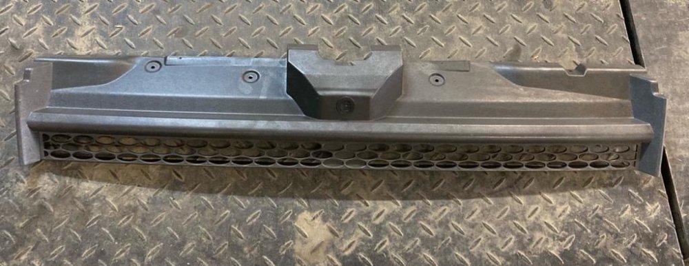 Решетка радиатора Ford Transit Connect 2002-2006 1336825