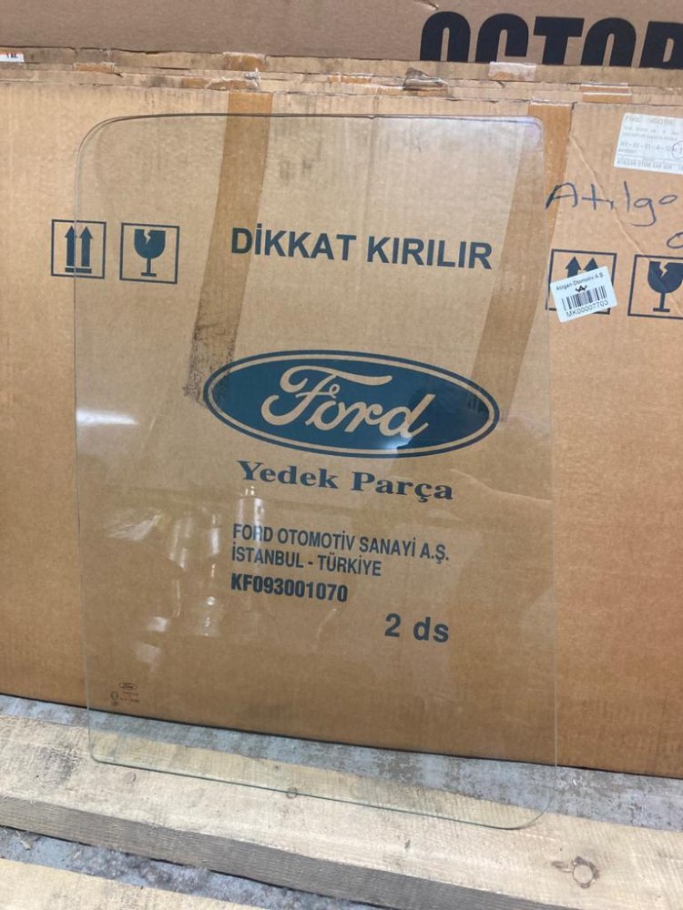 Стекло передней R двери, опускное Ford Transit с 2006г. 4043196