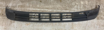 Решетка в бампер Ford Mondeo с 1993 по 1996 YFDGR403A/7022604/FD07107GA
